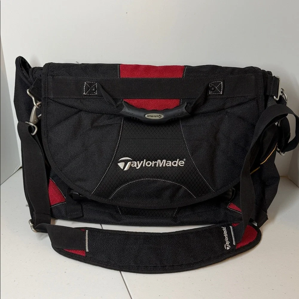 TaylorMade laptop computer/messenger bag, great look for the golfer at work